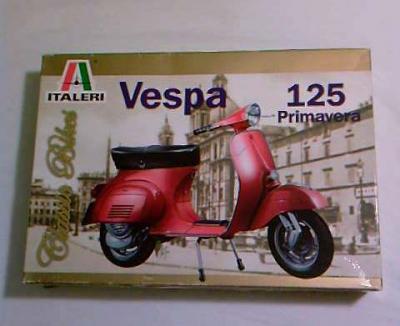 Italeri 10498 - Vespa 125 Primavera (Bianca)