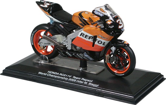 Italeri 45063 - Honda RC211V World championship 2005