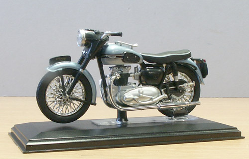 Italeri 46004 - Triumph Thunderbird anno 1955