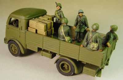 Doc models 72261 - Fiat 626 NML con esercito italiano e accessor